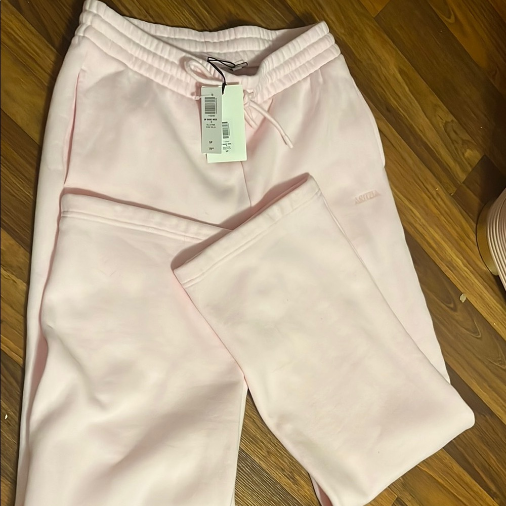 Aritzia Villa Pink Sweatpants
